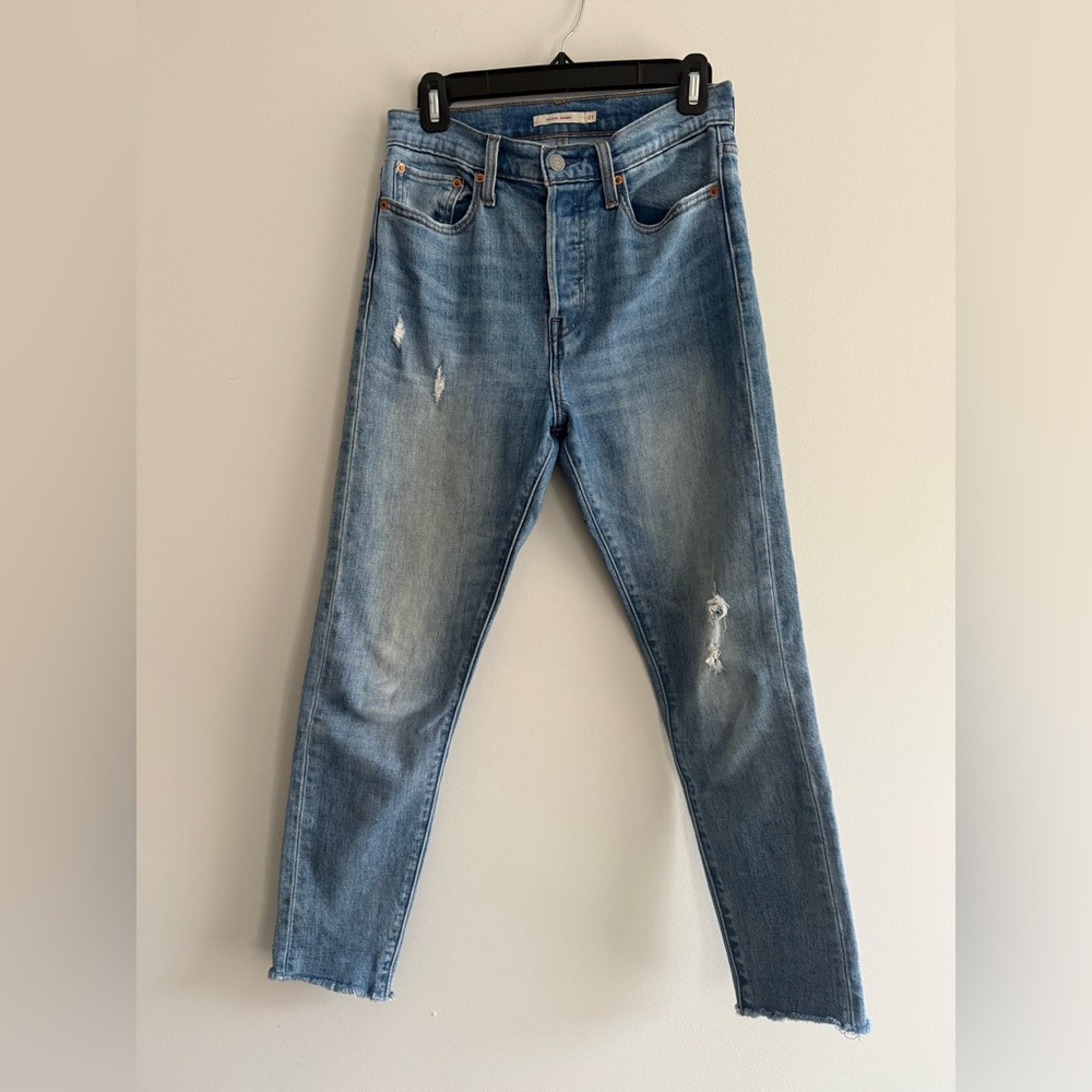 Levi’s Skinny Wedgie Jeans. Size 27/4. Blue with distressed.